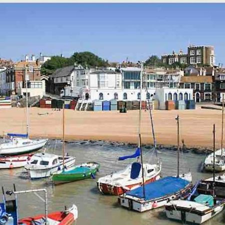 Rivendell Modern 2 Bedroom Apartment In St Peters Village Sleeps 6 Broadstairs Exterior foto